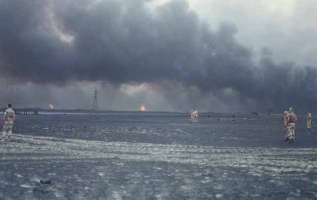 oilfirewar.jpg (15418 bytes)